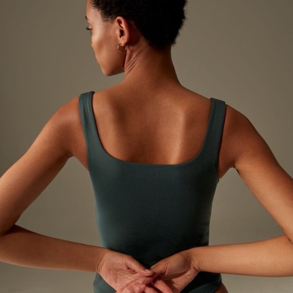 Aritzia Babaton Contour Tank Bodysuit Scarab Dark Green Size XS - Picture 3 of 6